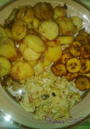 A picture of Irish potato chips with egg & plantain.