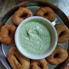 A picture of Wada chutney.