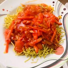 A picture of American chop suey.