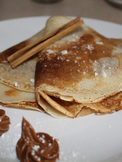 Una foto de Crepês dulces rellenos