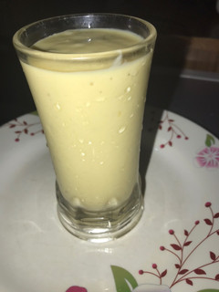 A picture of Mango banana smoothie.