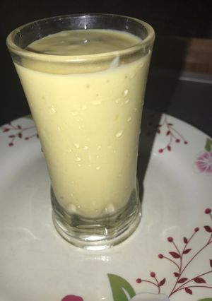 A picture of Mango banana smoothie.