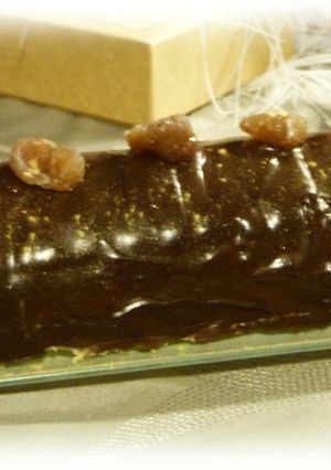 Une photo de Bûche à la mousse et aux marrons glacés
