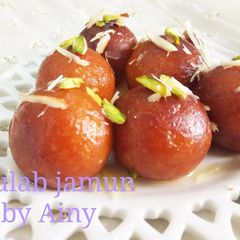 A picture of Gulab jamun.