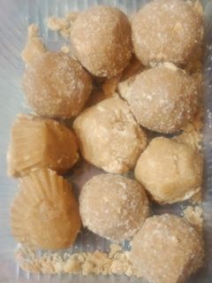 आटे के लड्डू (atte ke ladoo recipe in Hindi) रेसिपी मुख्य फोटो
