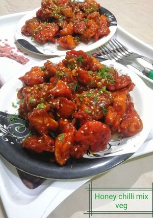 हनि चिली मिक्स वेज(HONEY CHILLI MOX VEG RECIPE IN HINDI) रेसिपी मुख्य फोटो