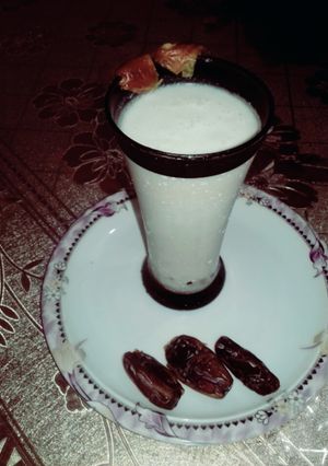 A picture of Khajoor ka milkshake.