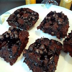 A picture of Chocolaty brownies.