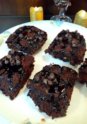A picture of Chocolaty brownies.