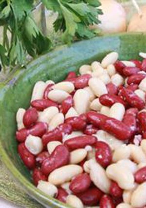 A picture of Red and white bean salad - salatet fassoulia mulawwani.