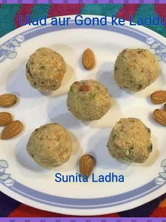 उरद दाल और गोंद के लड्डू (Urad dal aur gond ke ladoo recipe in Hindi) रेसिपी मुख्य फोटो