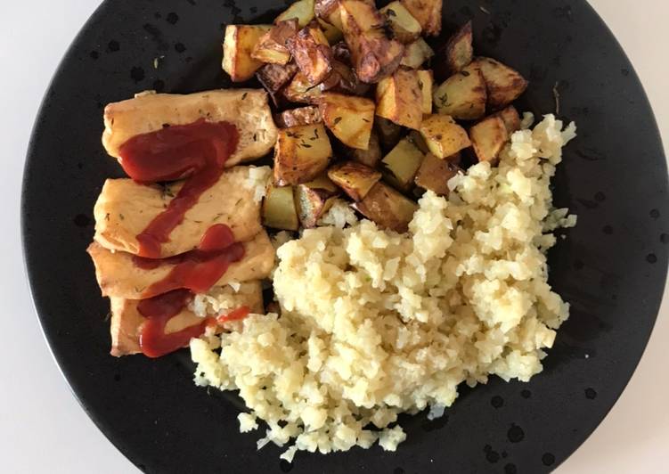 Recipe: Tasty Ovnbagte rosmarin kartofler med tofu og blomkåls ris
