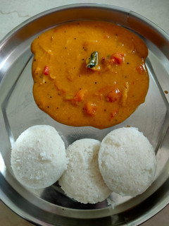 தக்காளி குருமா (Thakkaali kuruma recipe in tamil) செய்முறை முக்கிய புகைப்படம்