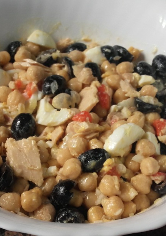 Una foto de Ensalada de garbanzos