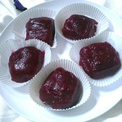A picture of Guava fudge (a vegan sweet).