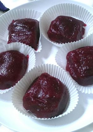 A picture of Guava fudge (a vegan sweet).