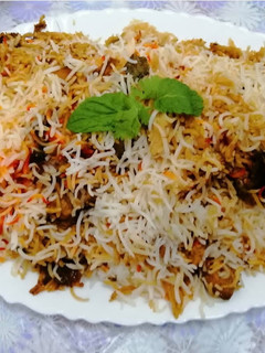 A picture of Hydrabadi chicken dum biryani.
