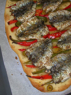 Una foto de Coca de recapte con sardinas🐟