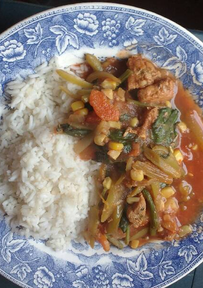 Una foto de Guiso de verduras y pollo