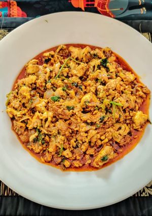 A picture of Bheja Fry Mumbai style / Scrambled Fried Brain with Indian spices.