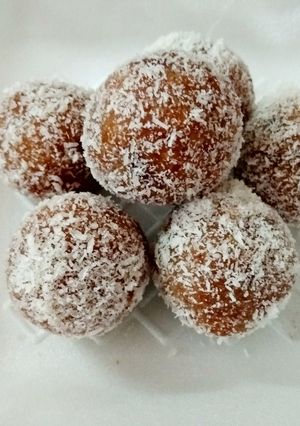 A picture of Coconut Date Balls.