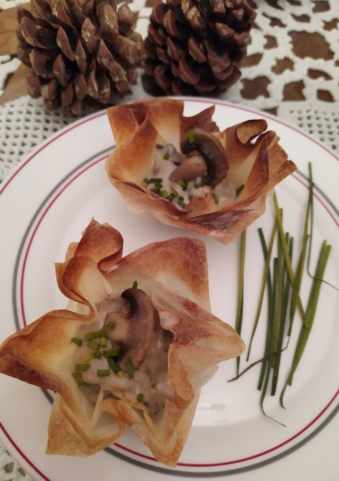 Una foto de Cestas de pasta filo con bechamel de champiñones