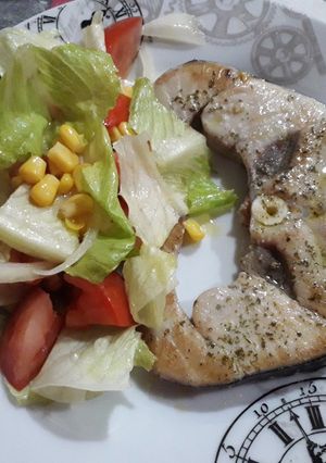 Foto principal de Emperador a la plancha con ensalada