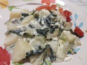 Una foto de acelgas con queso crema