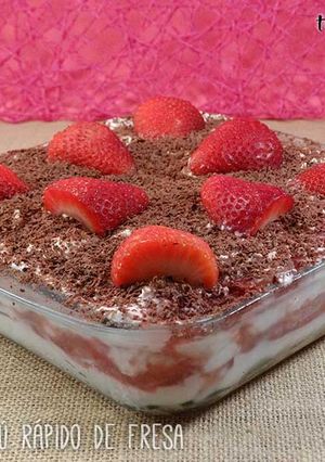 Una foto de Tiramisú rápido de fresas