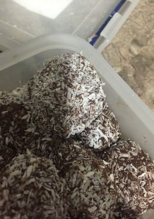Una foto de Cocadas de garbanzo