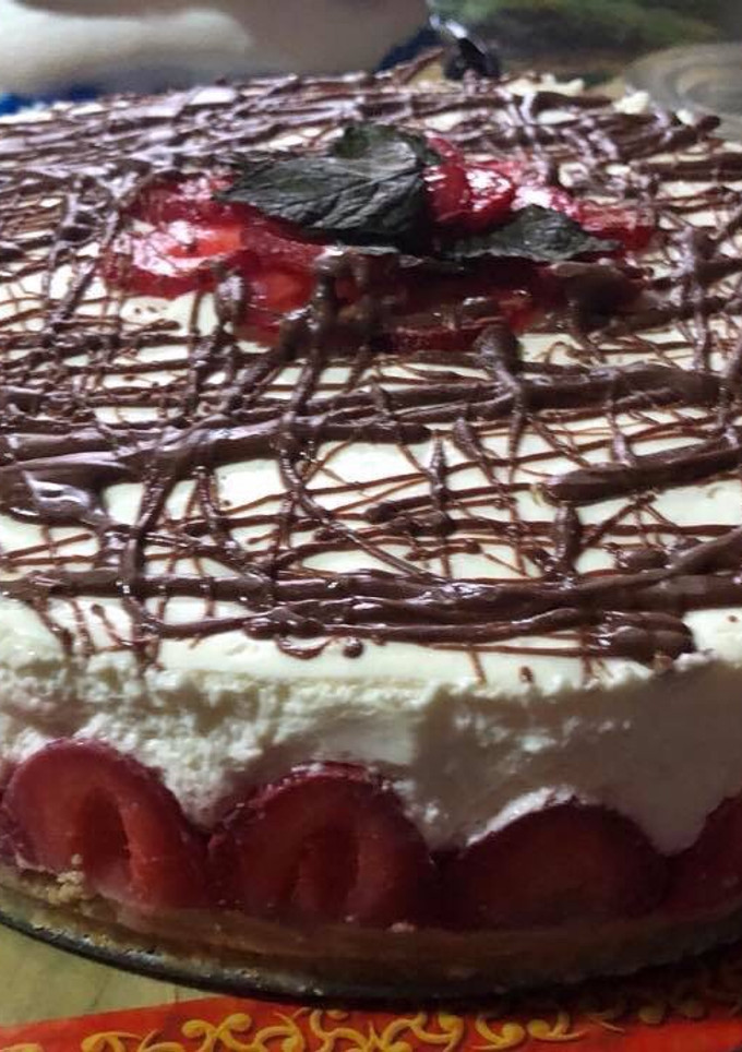 Una foto de Pie de queso con chocolate y fresas a la Melissa