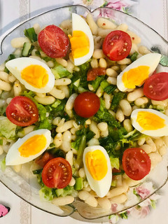 A picture of Piyaz (White Bean Salad).