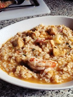 Una foto de Arroz caldoso con Pez Espada y Gambas