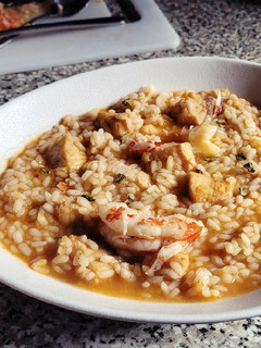 Una foto de Arroz caldoso con Pez Espada y Gambas