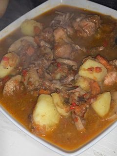 Una foto de Caldereta de conejo de caza en olla express