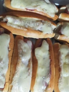 Una foto de Panchos con panceta y mozzarella. Muuy sencillos y rápidos!!