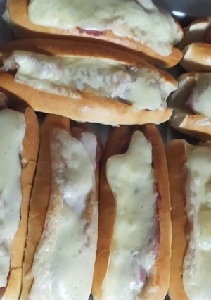 Una foto de Panchos con panceta y mozzarella. Muuy sencillos y rápidos!!