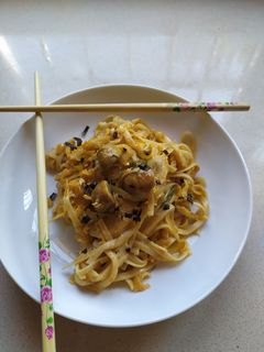 Una foto de Udon al huevo