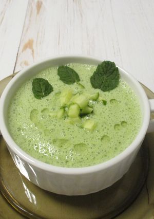 Tárkonyos 🌿 uborkaleves 🥒🍲 recept fotója