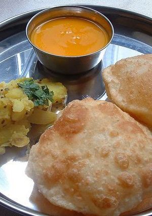 A picture of Aloo sabji with masala puri.