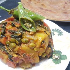 A picture of Methi Aloo Gajar Matar ki bhujiya !.