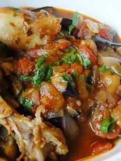 கோழி, வறண்ட மற்றும் தக்காளி Tagine செய்முறை முக்கிய புகைப்படம்