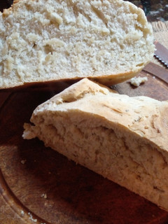 Una foto de Pan casero con levadura con masa madre