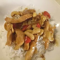A picture of Spicy chicken and cashew nuts.