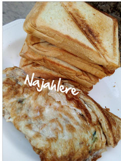 A picture of Toasted bread and fried eggs.