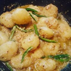 Kacha lonka ghee aloor dum A picture of Kacha lonka ghee aloor dum.