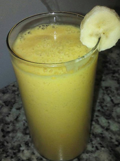 Una foto de Licuado de mango y banana 🍌