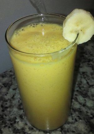 Una foto de Licuado de mango y banana 🍌