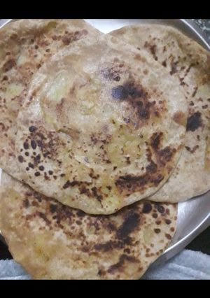 आलू के पराठे (aloo ke parathe recipe in Hindi) रेसिपी मुख्य फोटो