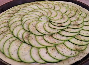 Une photo de Tarte fine aux courgettes & chavroux